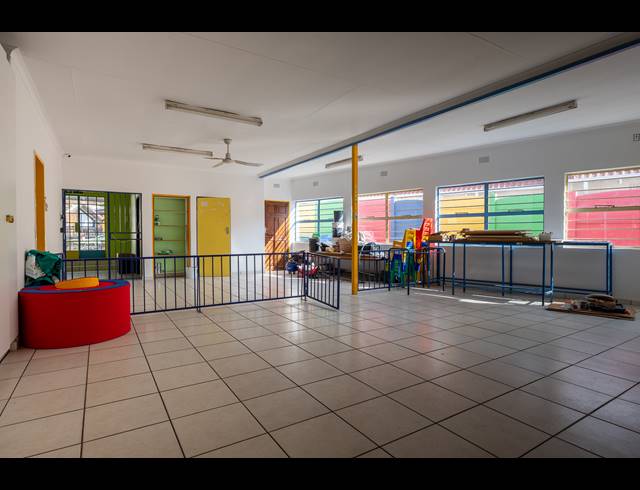 600M² BUILDING FOR SALE IN HURLYVALE